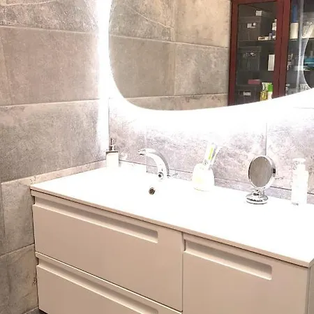 Проживание в семье On Париж